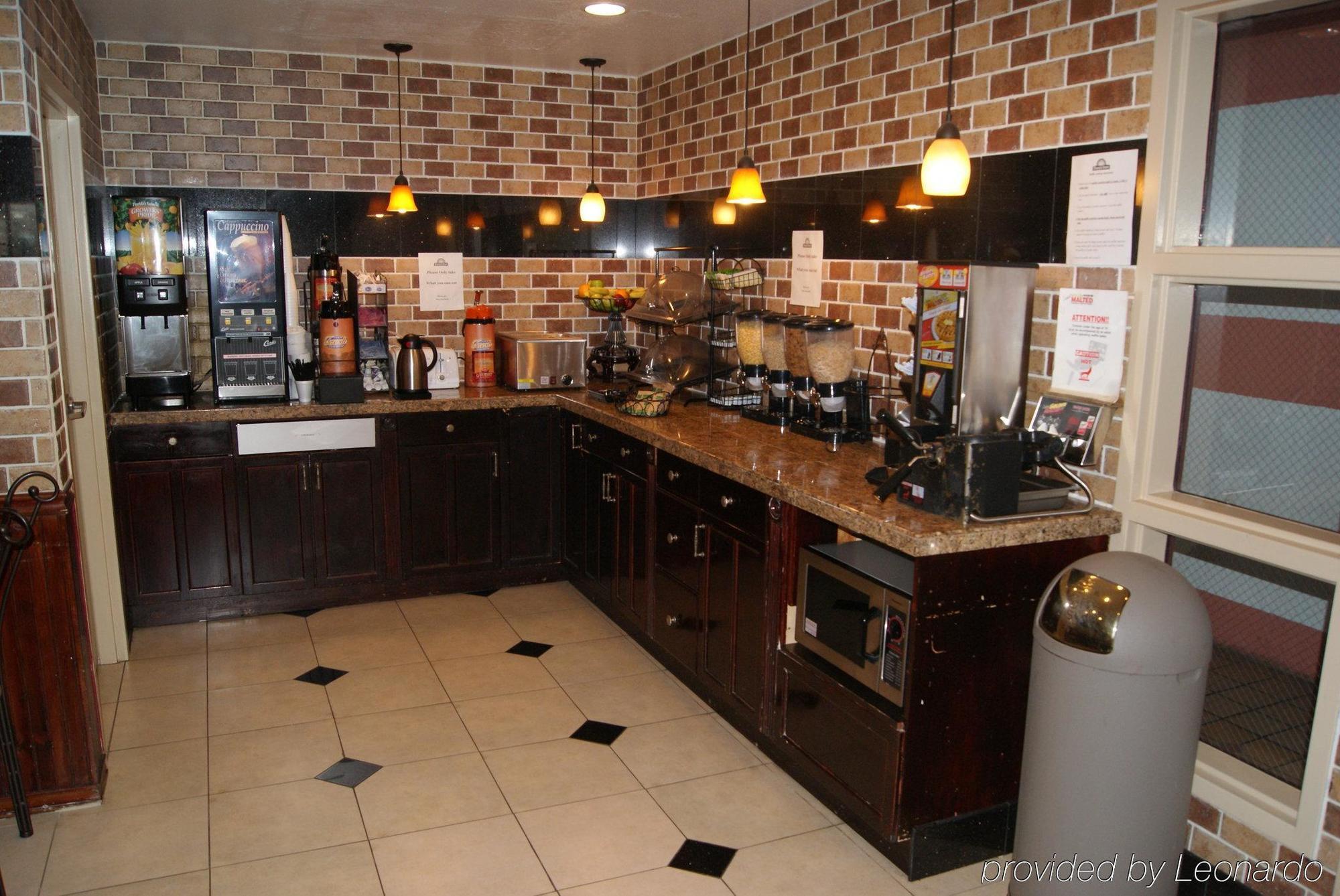 เดย์ อินน์ บาย วินด์แฮม คอนคอร์ด คองคอร์ด ร้านอาหาร รูปภาพ